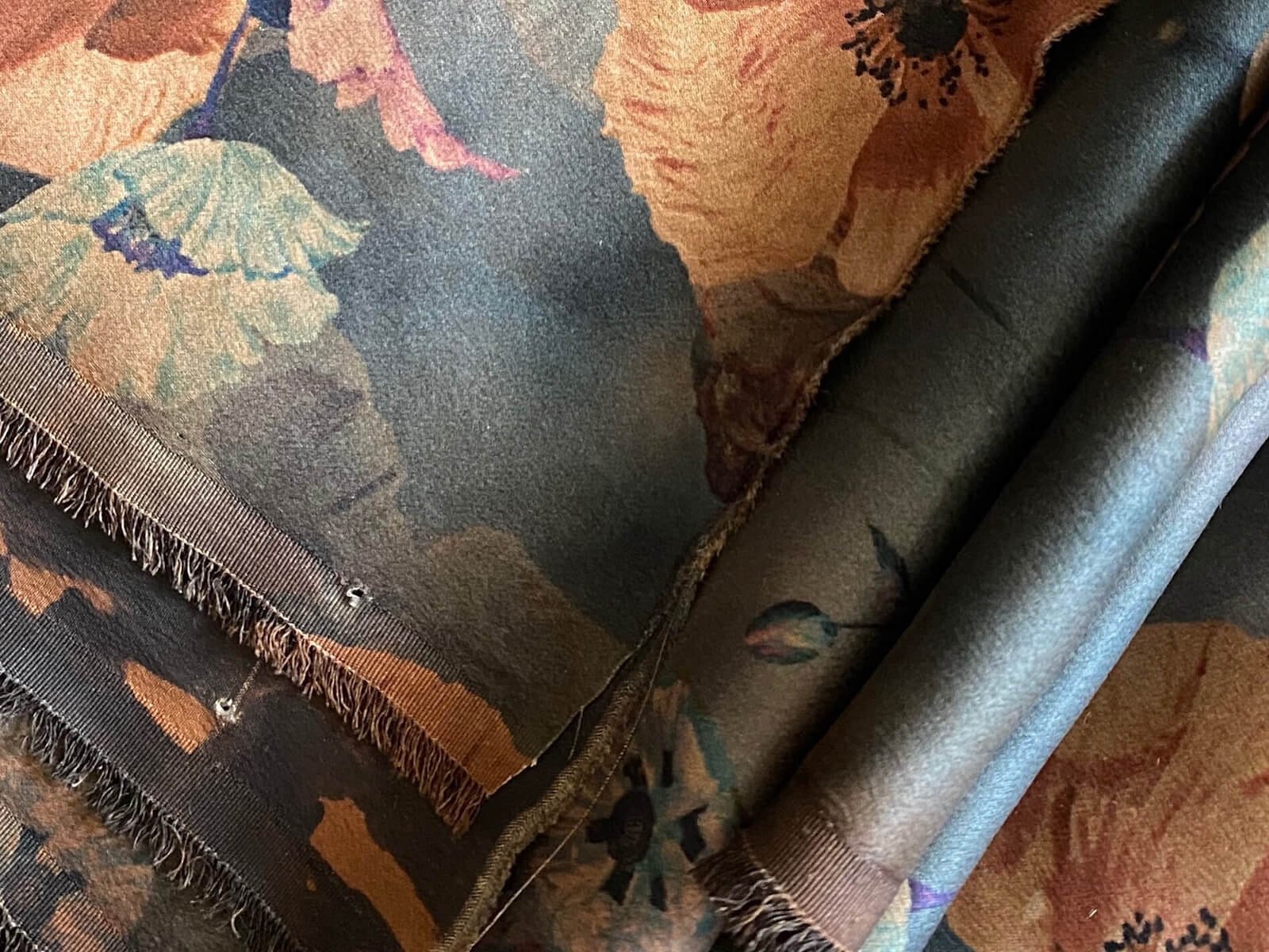 What is Gambiered Silk Fabric: The Secret Behind Its Unique Charm