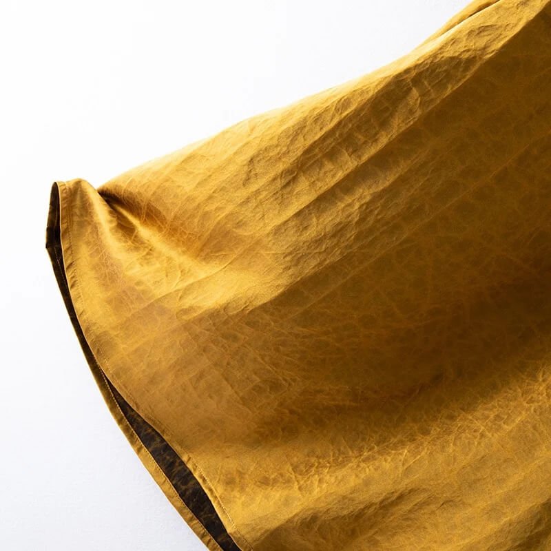 Natural dyeing process of Xiangyunsha Silk, creating the eco-friendly, luxurious