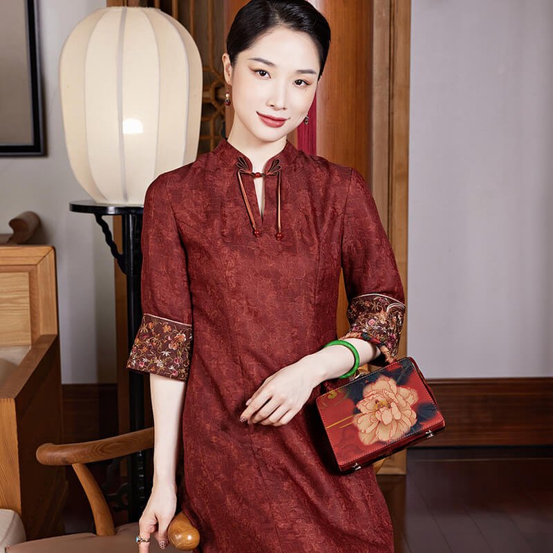 Elegant women’s clothing made from Xiangyunsha Silk, highlighting breathable luxury and cultural style.