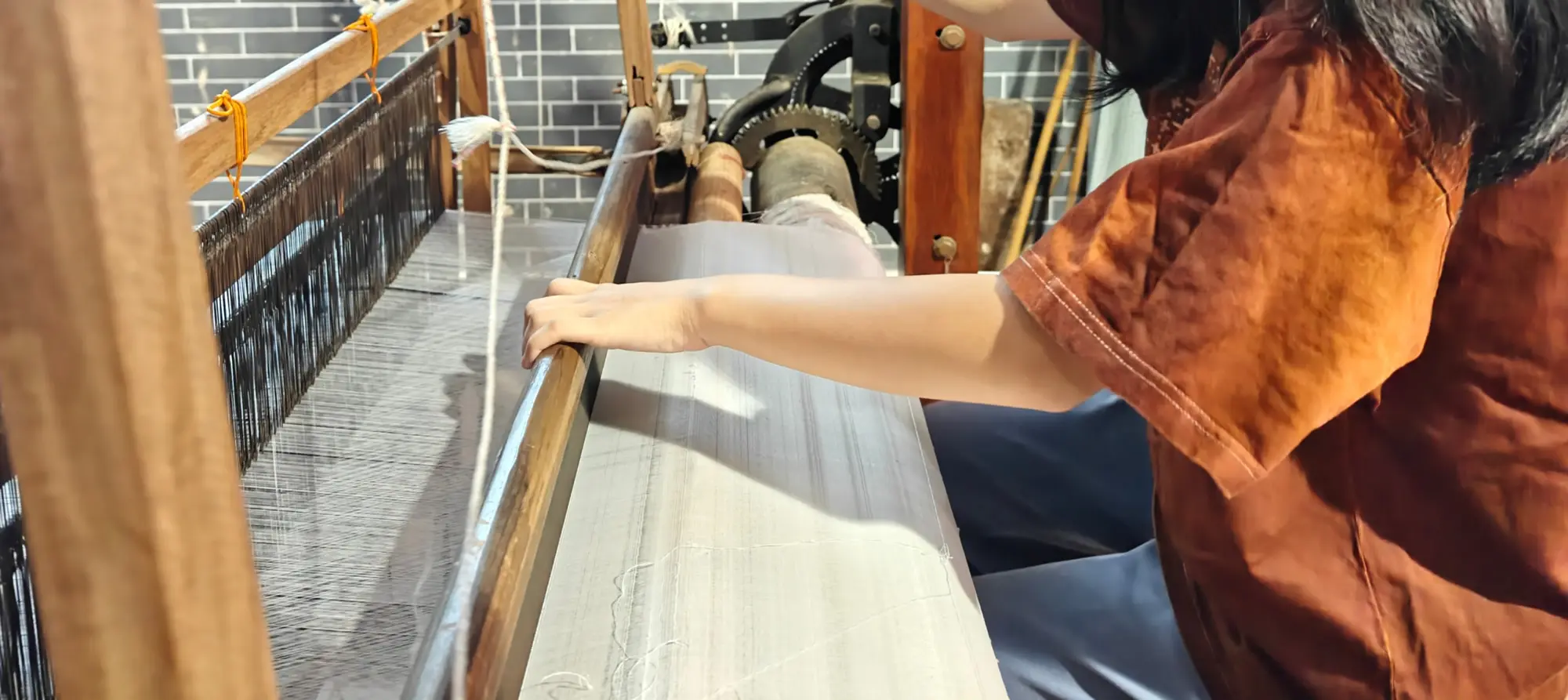 Artisans crafting Gambiered Guangdong silk, showcasing the beauty of Xiangyunsha.